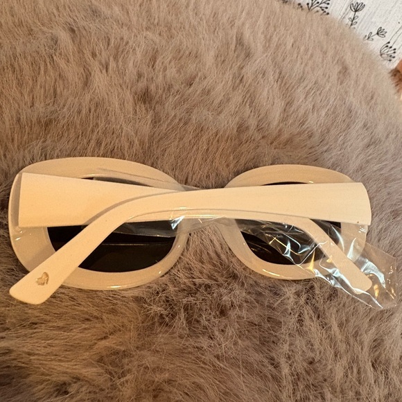 New Juicy Couture White Sunglasses - Picture 4 of 4